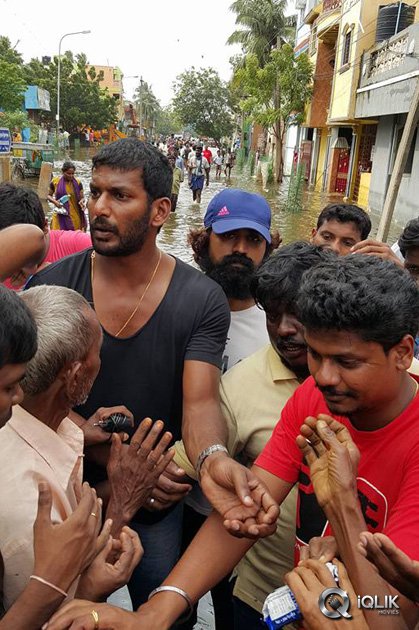 Celebs-at-Chennai-Flood-Relief-Activities
